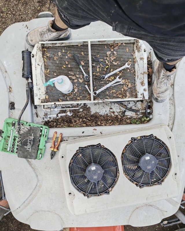 Mantenimiento de radiador y ventiladores en maquinaria industrial — AT Electrofresh Guanacaste